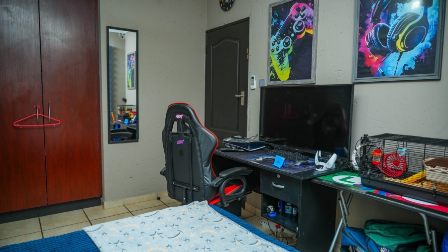 3 Bedroom Property for Sale in Flamwood North West